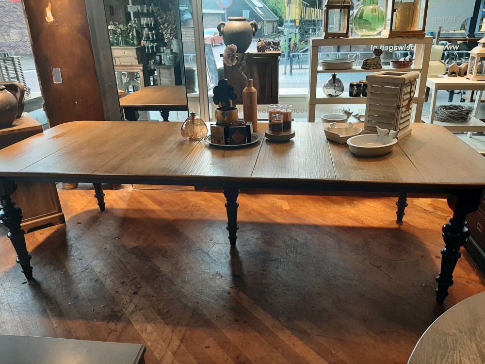 Geweldige eettafel 280 cm eiken blad 5 zwarte poten Geweldige eettafel 280 cm eiken blad 5 zwarte poten