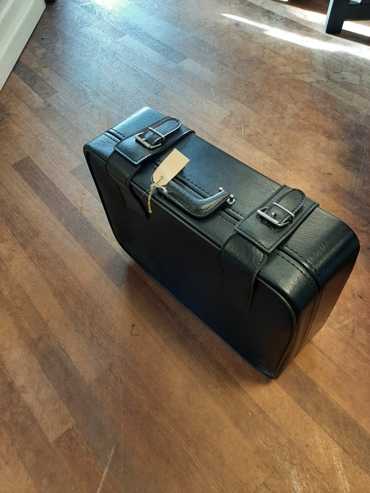 oude koffer zwart leder